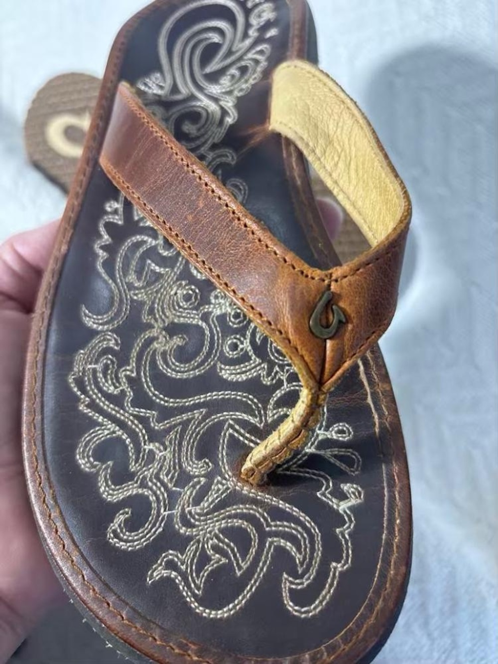 OluKai Paniolo Women Size 6 Leather Beach Sandals Flip Flops Western Embroidery - Picture 7 of 11
